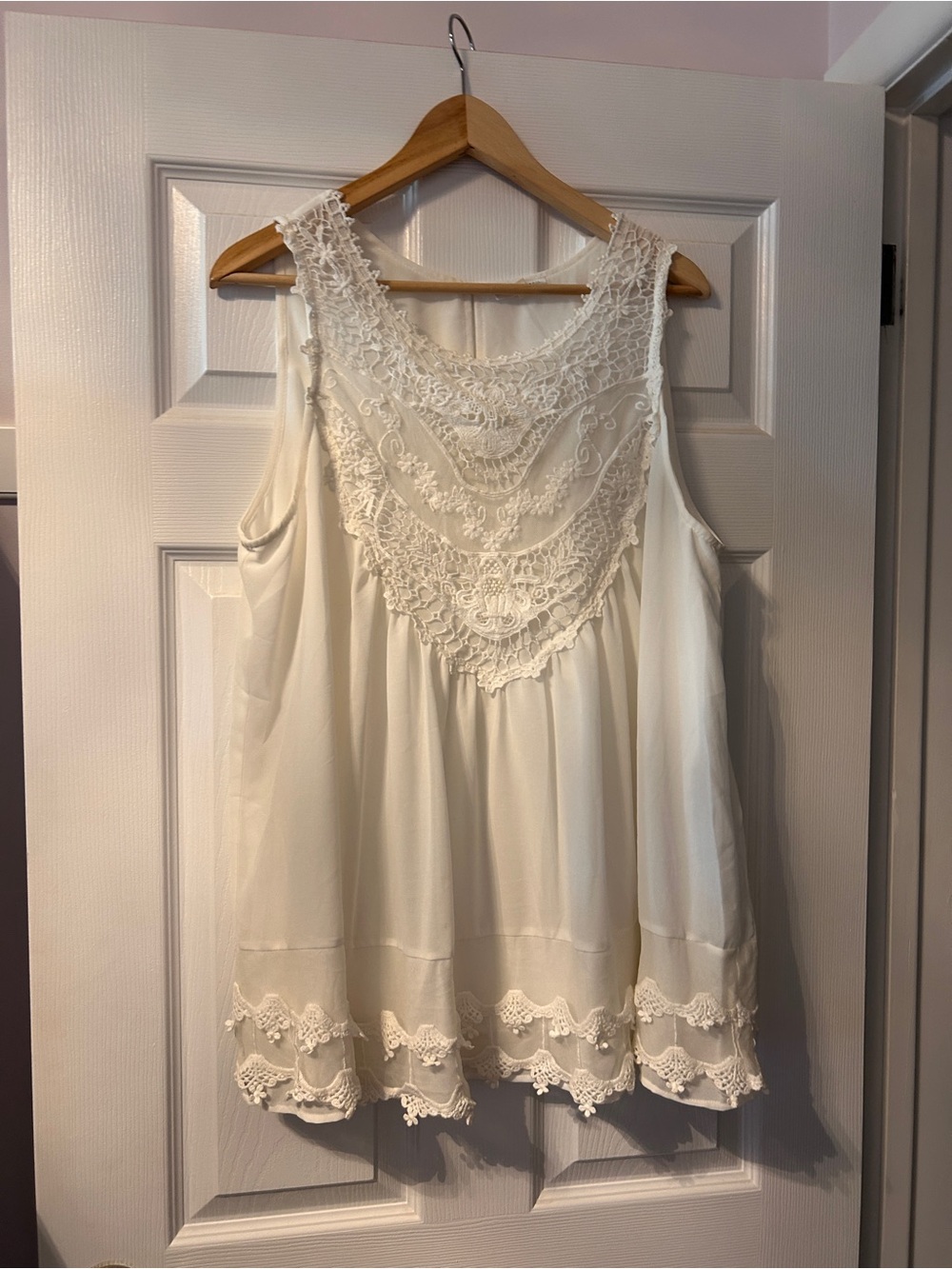 Chic Soul Cream Lace-Trim Sleeveless Tank Top